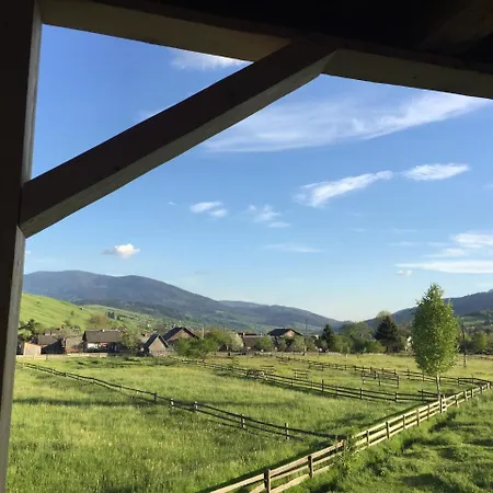 гуцульська хата Herberg Yasinya