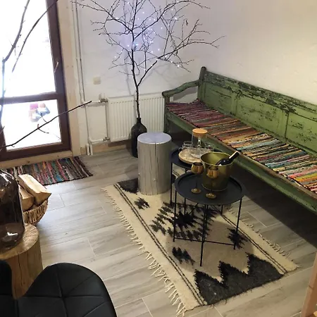 Herberg гуцульська хата Yasinya