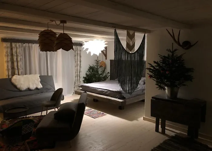 Inn гуцульська хата