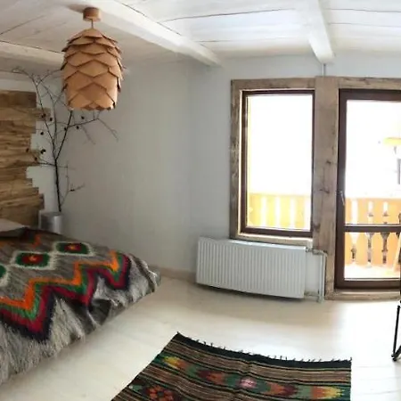 Inn гуцульська хата *