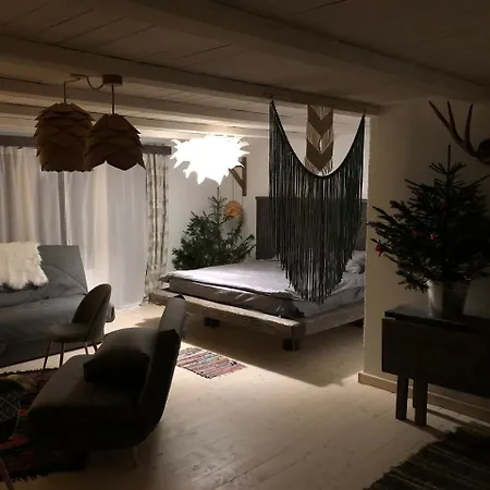 Inn гуцульська хата